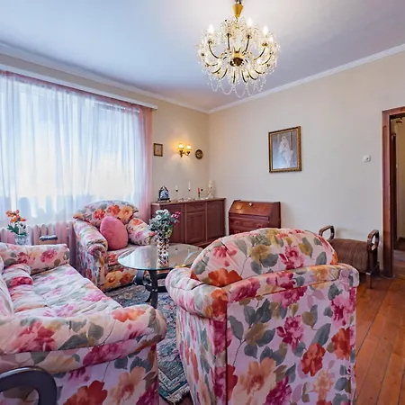 Aristocratic * Sófia